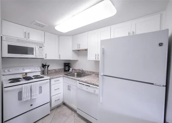 233 Fully Furnished 1br Suite-outdoor Pool Apartment